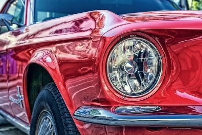 Roter Oldtimer über den Oldtimer Leasing Rechner gewerblich finanziert