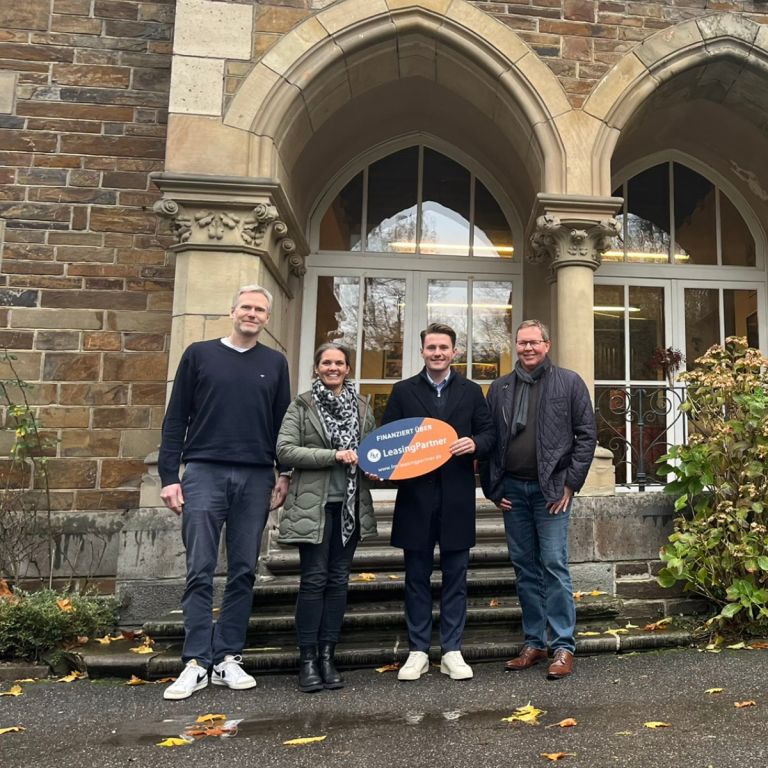 Zusammenarbeit leasinGo und FM mit dem Gymnasium Schloss Hagerhof
